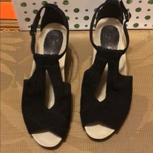 Earthies Black suede shoes.